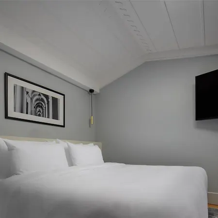 Hotel Cour Des Loges Lyon, A Radisson Collection 5*