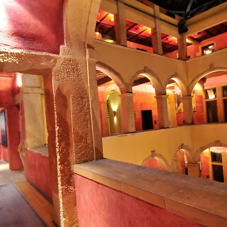 Cour Des Loges Lyon, A Radisson Collection 5* 里昂