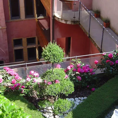 酒店 Cour Des Loges Lyon, A Radisson Collection 5*