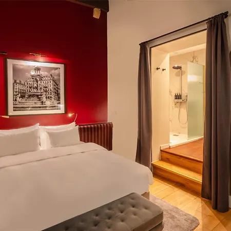 מלון Cour Des Loges Lyon, A Radisson Collection 5*