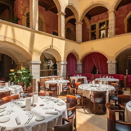 Cour Des Loges Lyon, A Radisson Collection 5* Lione