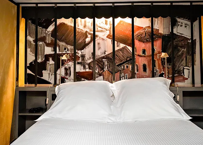 Otel Cour Des Loges Lyon, A Radisson Collection 5*