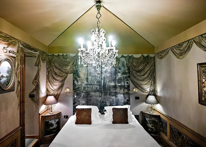 Otel Cour Des Loges Lyon, A Radisson Collection 5*