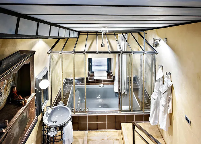 Otel Cour Des Loges Lyon, A Radisson Collection 5*