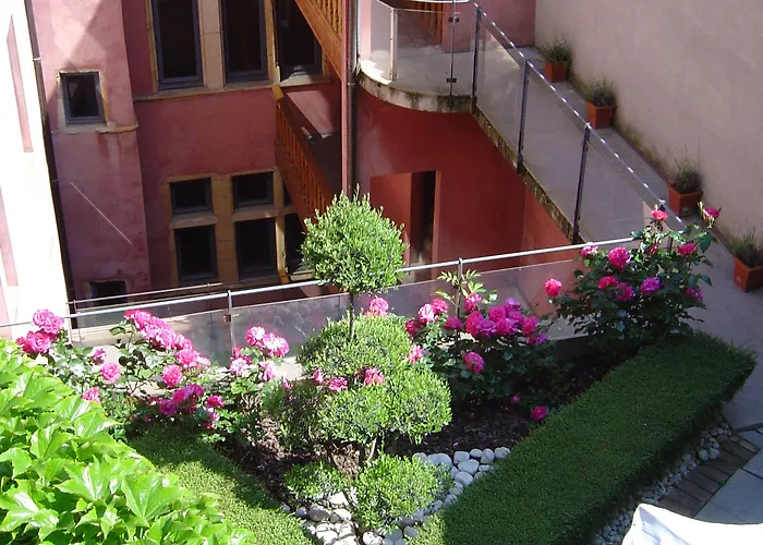 Otel Cour Des Loges Lyon, A Radisson Collection 5*