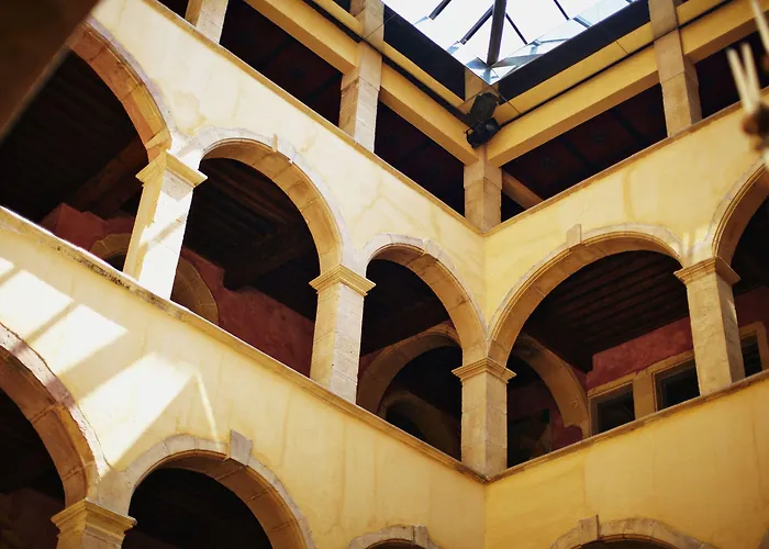 Cour Des Loges Lyon, A Radisson Collection Otel Lyon