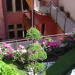 Otel Cour Des Loges Lyon, A Radisson Collection 5*