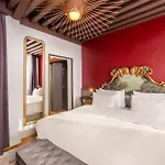 Hotel Cour Des Loges Lyon, A Radisson Collection 5*