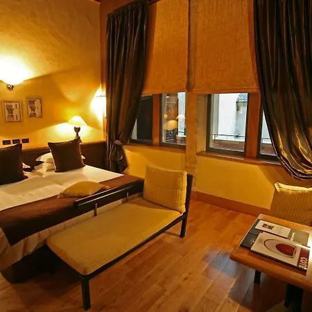 Hotel Cour Des Loges Lyon, A Radisson Collection 5*