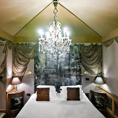 Hotel Cour Des Loges Lyon, A Radisson Collection 5*