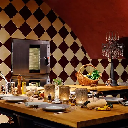 Hotel Cour Des Loges Lyon, A Radisson Collection 5*