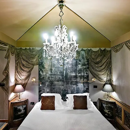 호텔 Cour Des Loges Lyon, A Radisson Collection 5*