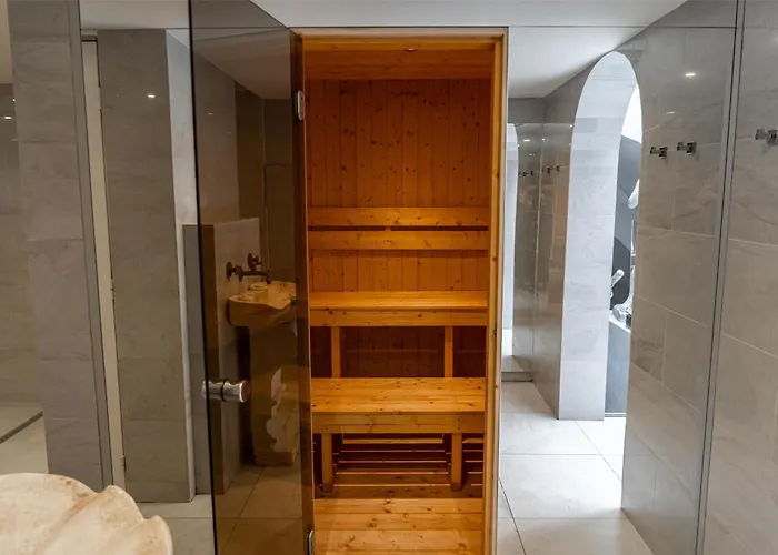 Отель Cour Des Loges Lyon, A Radisson Collection Лион